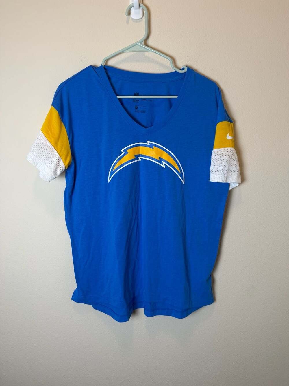 Nike Los Angeles Chargers V-Neck T-Shirt Size M Blue NFL Team Apparel